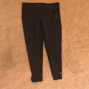 Lululemon size 6 black capri